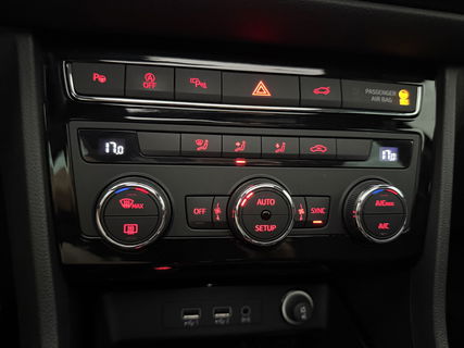 SEAT Ateca 1.5 TSI FR | 360° | Panoramadak | LED | Trekhaak | Virtual Cockpit | Sfeerver. | Carplay