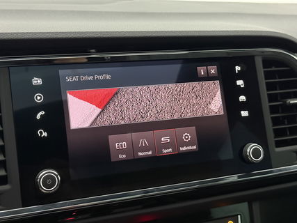 SEAT Ateca 1.5 TSI FR | 360° | Panoramadak | LED | Trekhaak | Virtual Cockpit | Sfeerver. | Carplay