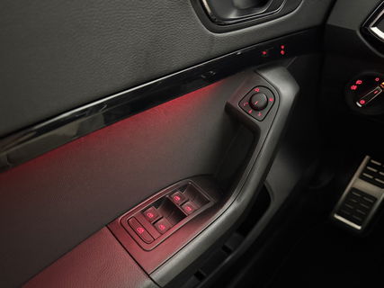 SEAT Ateca 1.5 TSI FR | 360° | Panoramadak | LED | Trekhaak | Virtual Cockpit | Sfeerver. | Carplay