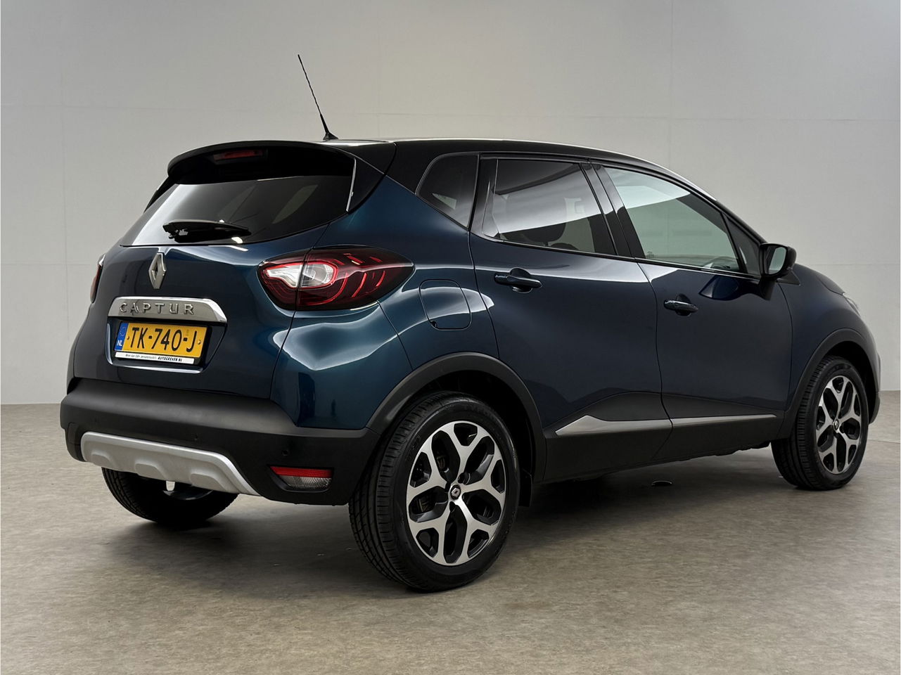 Renault Captur 0.9 TCe Intens | LED | Clima | Cruise | Navigatie | 17''LMV | Orig. NL
