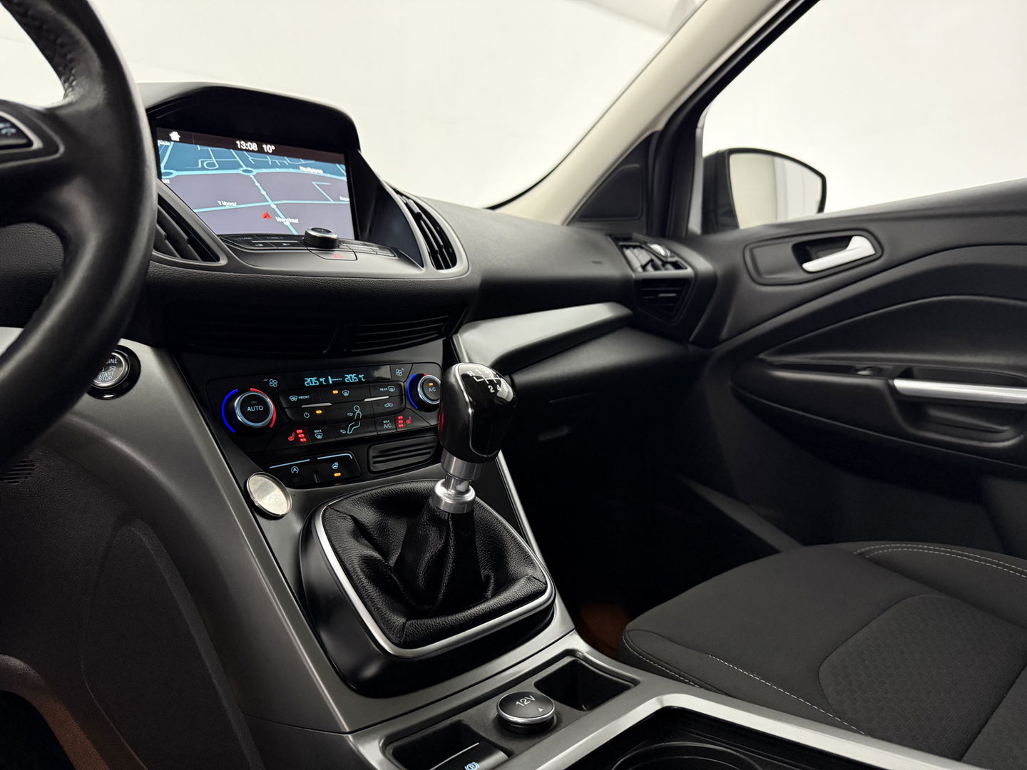 Ford Kuga 1.5 EcoBoost Titanium | LED | Stuur/Stoelverw. l Carplay | Clima | Cruise | Navigatie | Parkeersens.