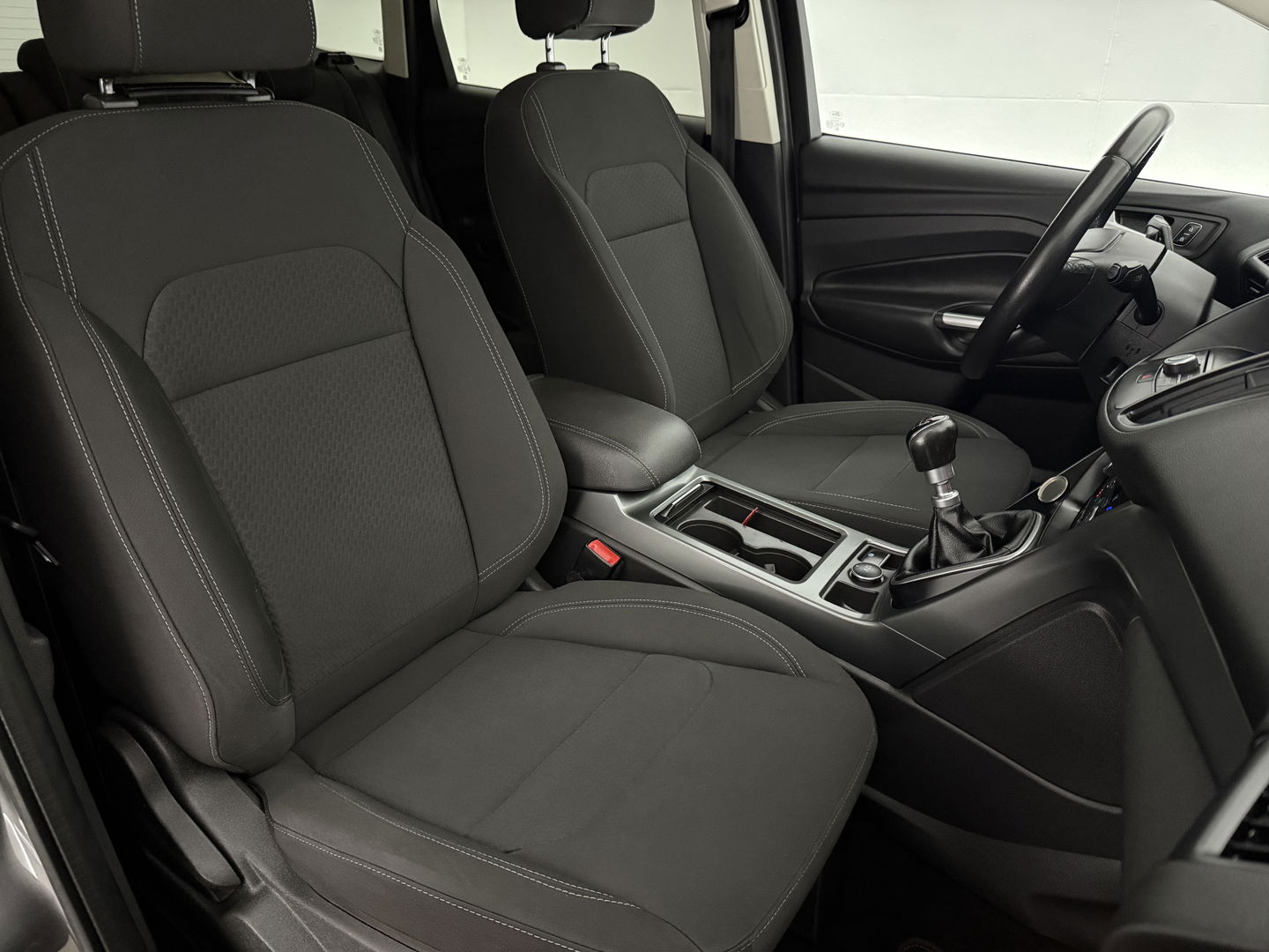 Ford Kuga 1.5 EcoBoost Titanium | LED | Stuur/Stoelverw. l Carplay | Clima | Cruise | Navigatie | Parkeersens.
