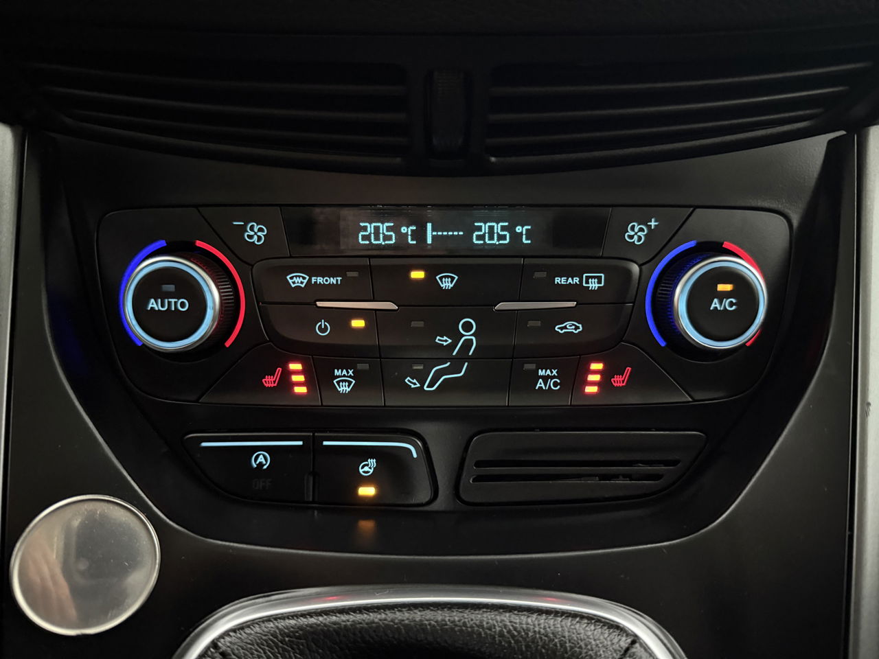 Ford Kuga 1.5 EcoBoost Titanium | LED | Carplay | Clima | Cruise | Navigatie | Parkeersens.