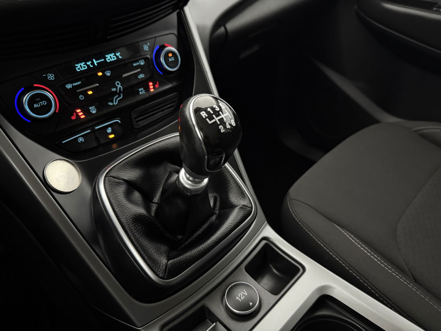 Ford Kuga 1.5 EcoBoost Titanium | LED | Stuur/Stoelverw. l Carplay | Clima | Cruise | Navigatie | Parkeersens.
