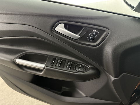 Ford Kuga 1.5 EcoBoost Titanium | LED | Stuur/Stoelverw. l Carplay | Clima | Cruise | Navigatie | Parkeersens.