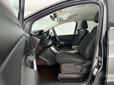 Ford Kuga 1.5 EcoBoost Titanium | LED | Stuur/Stoelverw. l Carplay | Clima | Cruise | Navigatie | Parkeersens.