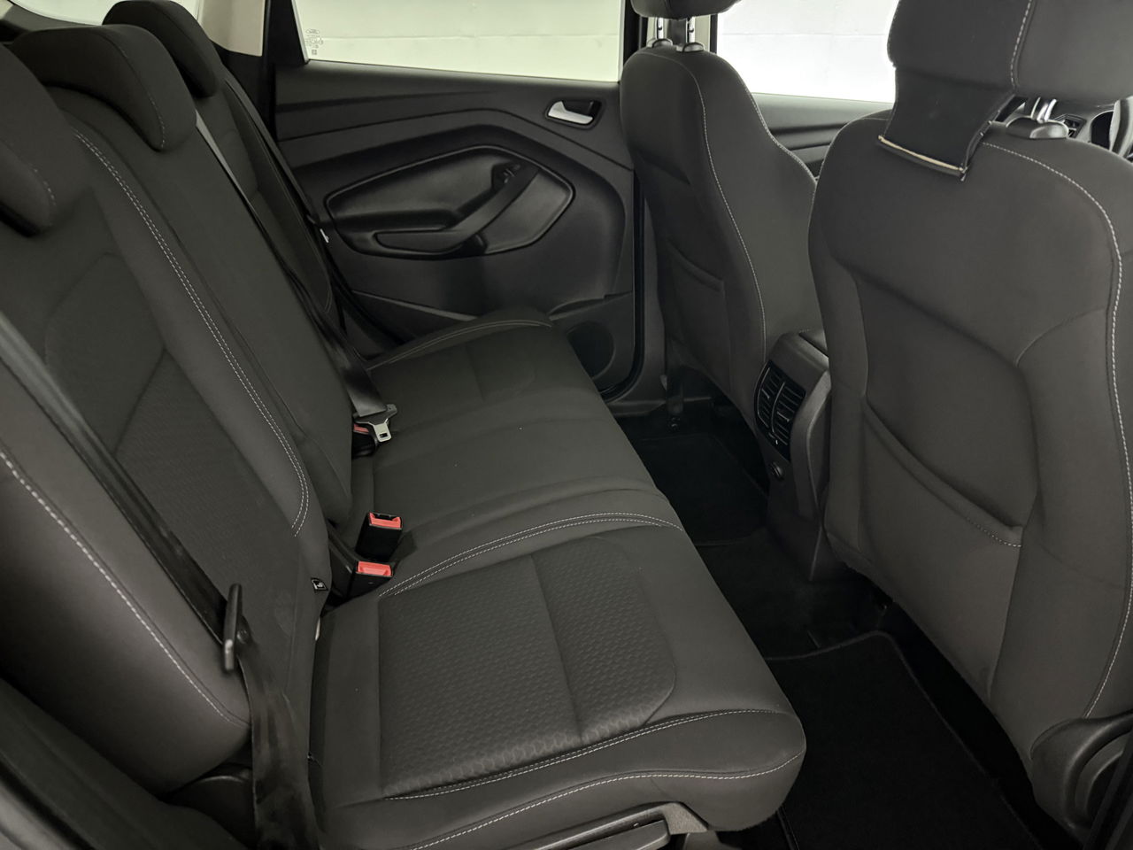 Ford Kuga 1.5 EcoBoost Titanium | LED | Carplay | Clima | Cruise | Navigatie | Parkeersens.