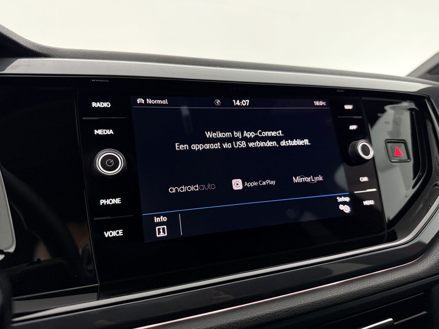 Volkswagen Polo 1.0 TSI 116PK R-line | LED | Virtual | Adaptive Cruise | Carplay | Camera | Parkeersens. | NAP