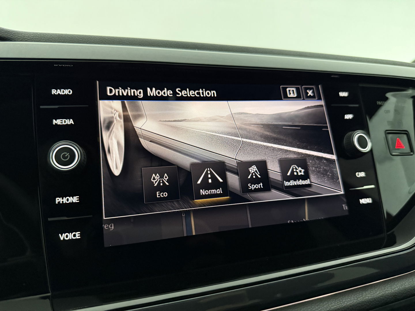 Volkswagen Polo 1.0 TSI 116PK R-line | LED | Virtual | Adaptive Cruise | Carplay | Camera | Parkeersens. | NAP