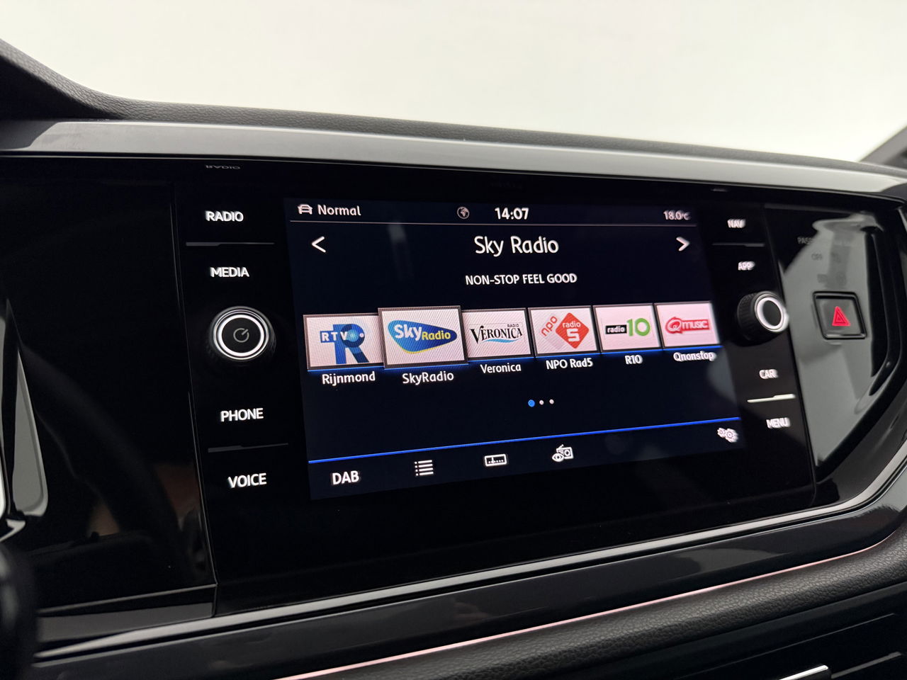 Volkswagen Polo 1.0 TSI 116PK R-line | LED | Virtual Cockpit | Adaptive Cruise | Carplay | Camera | Parkeersens.