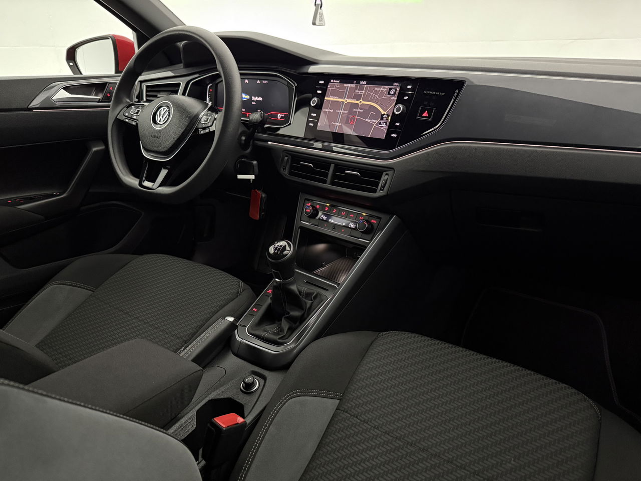 Volkswagen Polo 1.0 TSI 116PK R-line | LED | Virtual Cockpit | Adaptive Cruise | Carplay | Camera | Parkeersens.