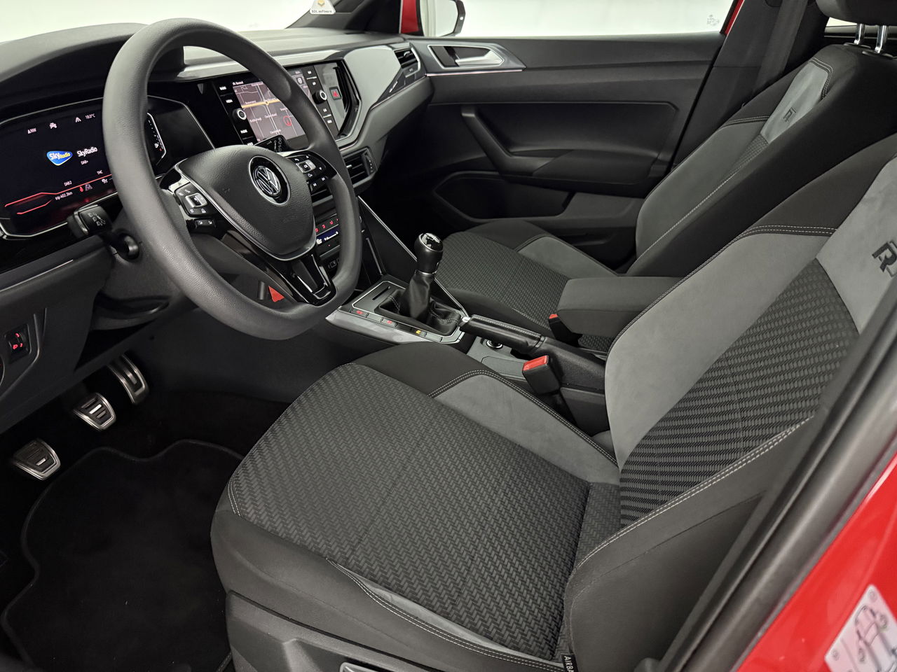 Volkswagen Polo 1.0 TSI 116PK R-line | LED | Virtual Cockpit | Adaptive Cruise | Carplay | Camera | Parkeersens.