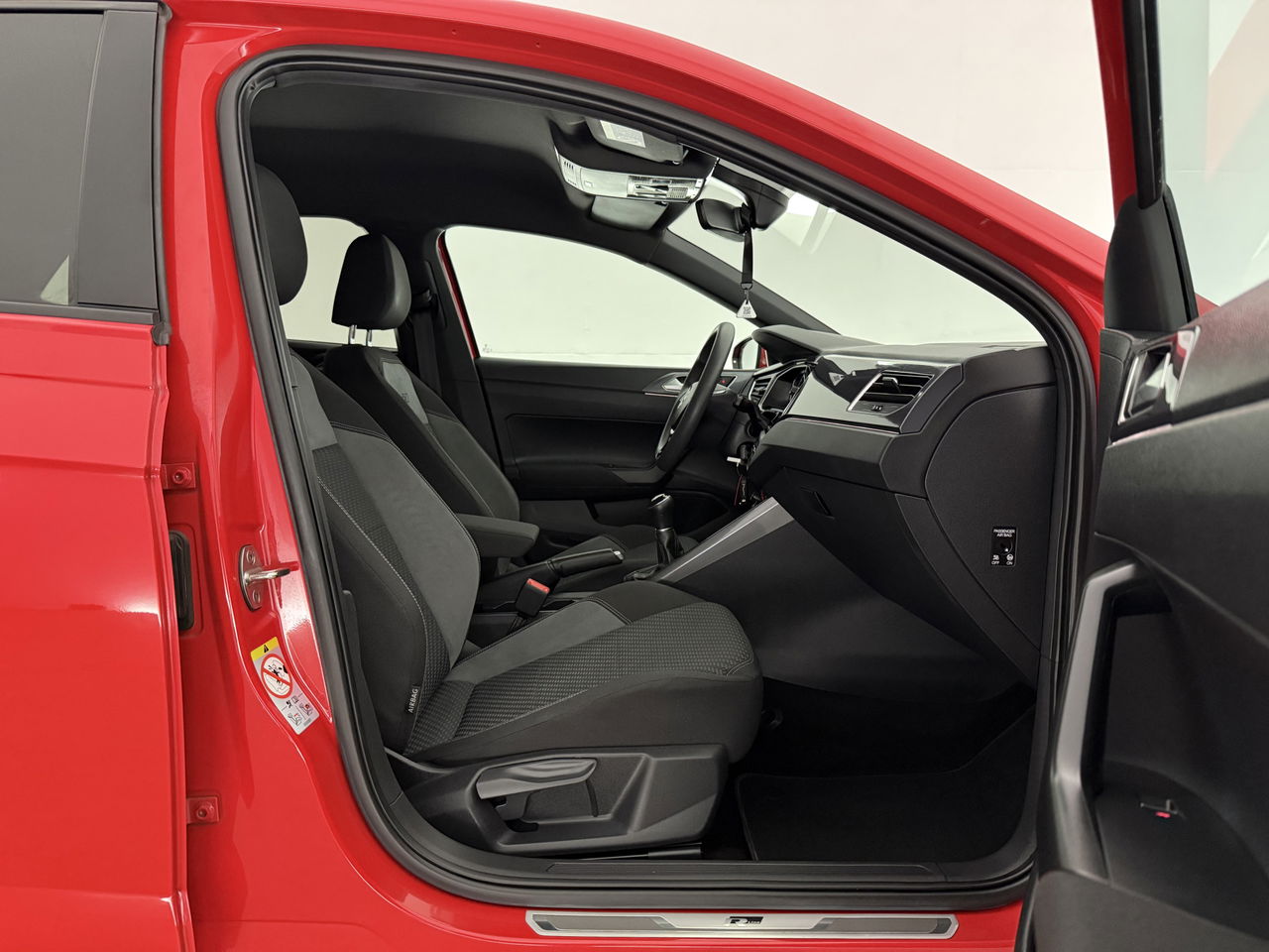 Volkswagen Polo 1.0 TSI 116PK R-line | LED | Virtual Cockpit | Adaptive Cruise | Carplay | Camera | Parkeersens.