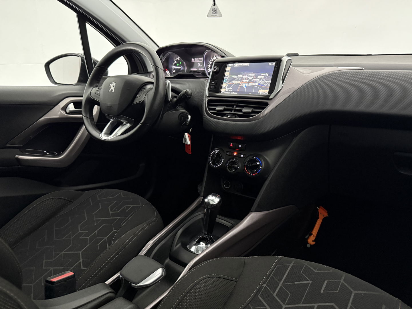 Peugeot 2008 1.2 PureTech | Panoview | LED | Trekh. | Airco | Navigatie | Parkeersens. | NAP