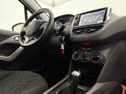 Peugeot 2008 1.2 PureTech | Panoramadak | LED | Trekhaak | Airco | Navigatie | Parkeersensoren | 16"LMV