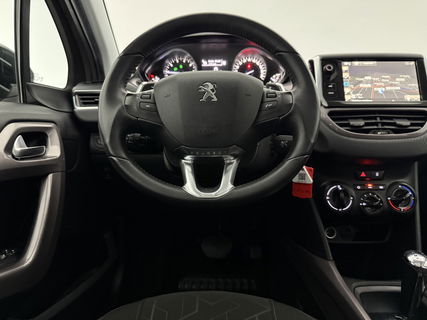 Peugeot 2008 1.2 PureTech | Panoramadak | LED | Trekhaak | Airco | Navigatie | Parkeersensoren | 16"LMV