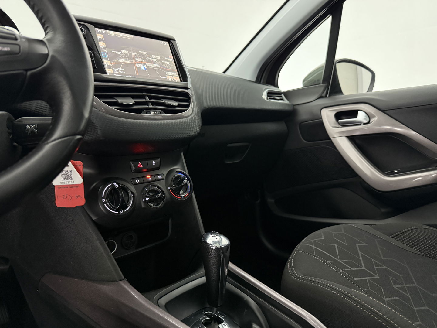 Peugeot 2008 1.2 PureTech | Panoview | LED | Trekh. | Airco | Navigatie | Parkeers. | NAP