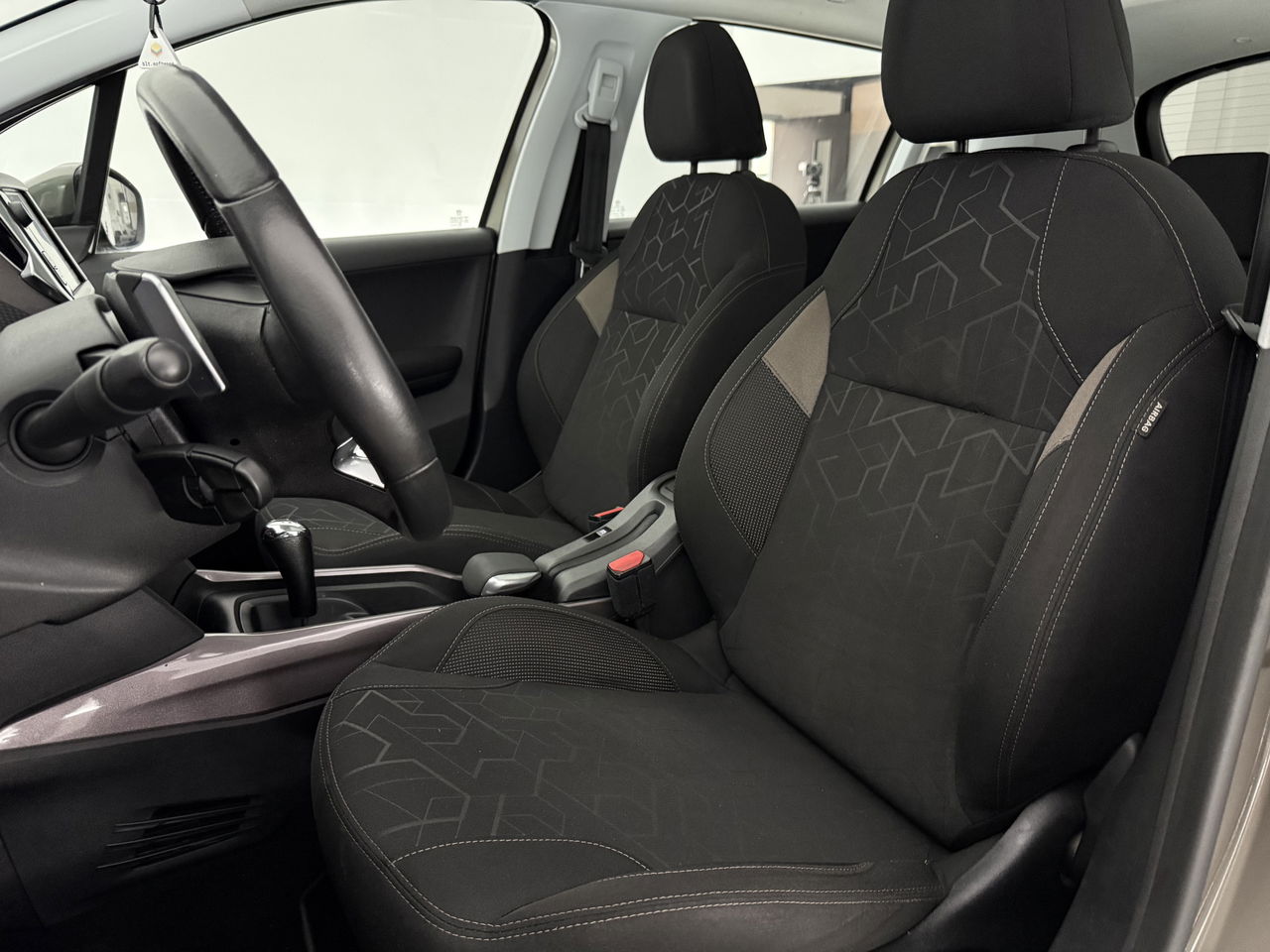 Peugeot 2008 1.2 PureTech | Panoramadak | LED | Trekhaak | Airco | Navigatie | Parkeersensoren | 16"LMV