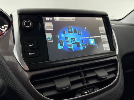 Peugeot 2008 1.2 PureTech | Panoramadak | LED | Trekhaak | Airco | Navigatie | Parkeersensoren | 16"LMV