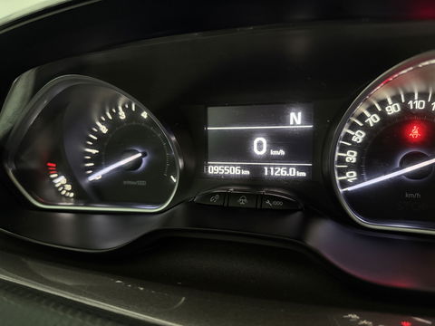 Peugeot 2008 1.2 PureTech | Panoview | LED | Trekh. | Airco | Navigatie | Parkeers. | NAP