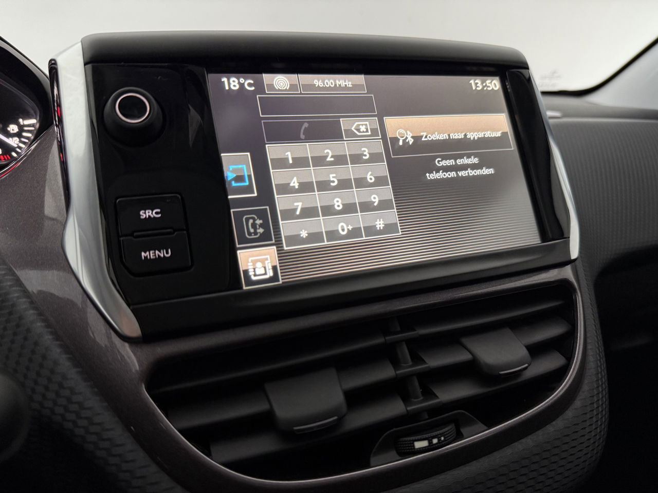 Peugeot 2008 1.2 PureTech | Panoramadak | LED | Trekhaak | Airco | Navigatie | Parkeersensoren | 16"LMV