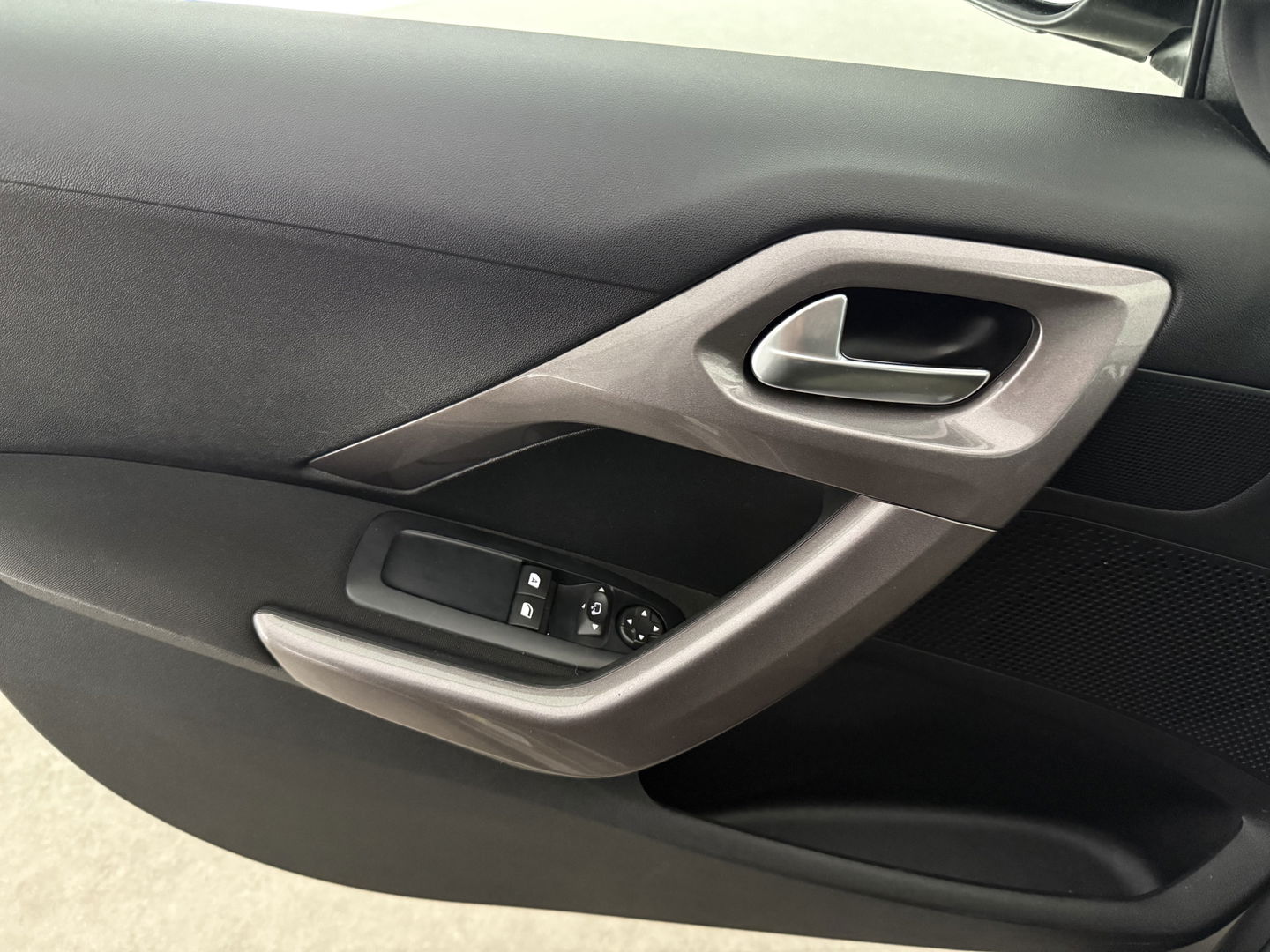 Peugeot 2008 1.2 PureTech | Panoview | LED | Trekh. | Airco | Navigatie | Parkeers. | NAP