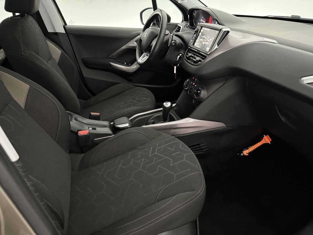 Peugeot 2008 1.2 PureTech | Panoramadak | LED | Trekhaak | Airco | Navigatie | Parkeersensoren | 16"LMV