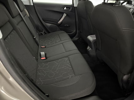 Peugeot 2008 1.2 PureTech | Panoramadak | LED | Trekhaak | Airco | Navigatie | Parkeersensoren | 16"LMV