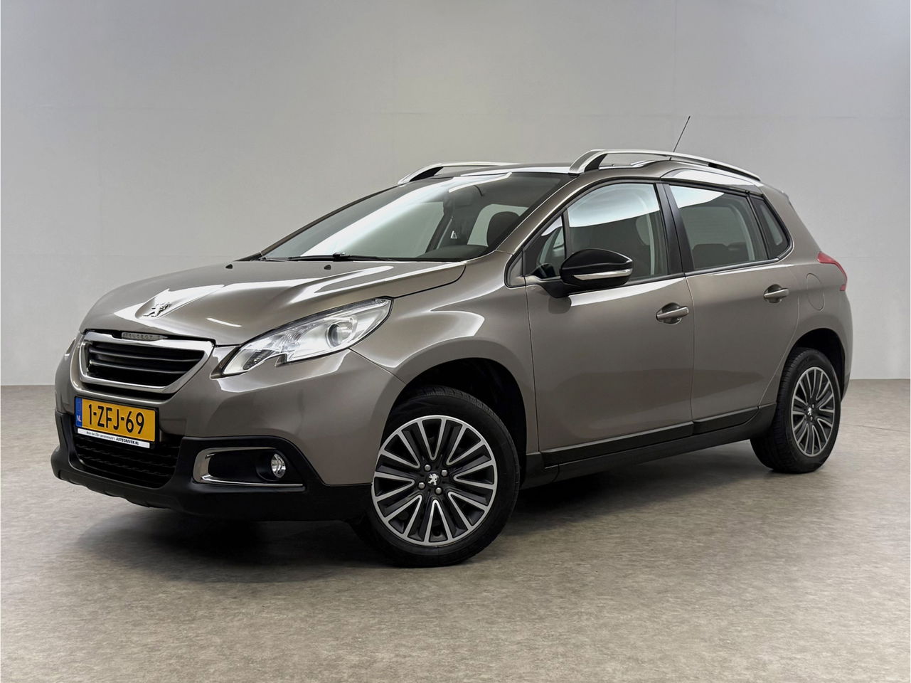 Peugeot 2008 1.2 PureTech | Panoramadak | LED | Trekhaak | Airco | Navigatie | Parkeersensoren | 16"LMV
