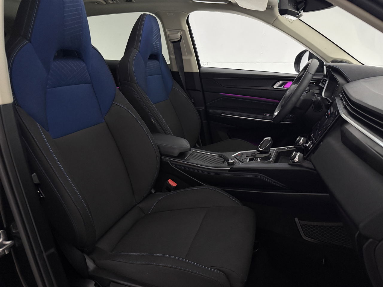 Lynk Co 01 1.5 | 360 Camera | Memory Seat | Panoramadak | Sfeerverl. | Virtual Cockpit | Carplay
