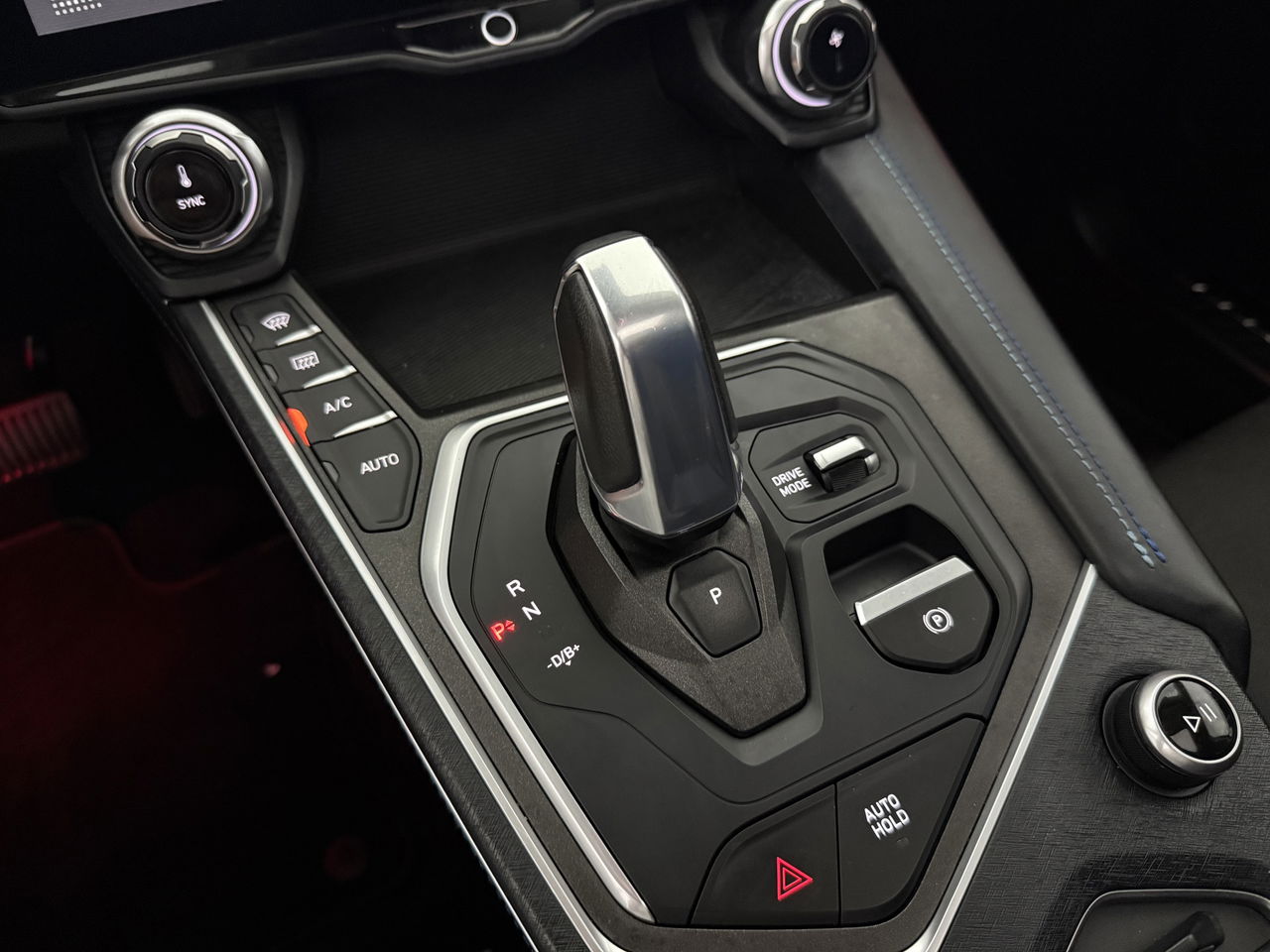 Lynk Co 01 1.5 | 360 Camera | Memory Seat | Panoramadak | Sfeerverl. | Virtual Cockpit | Carplay