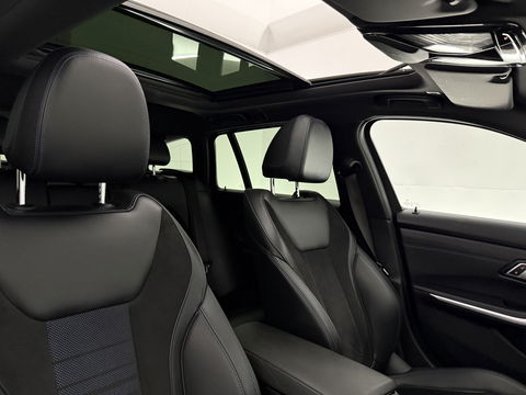 BMW 3-serie 330e xDrive Touring M-Sport 259PK | Pano | H/K | Trekh | Sfeerver. | Virtual | Carplay | LED l Adaptive l Stoelverw.