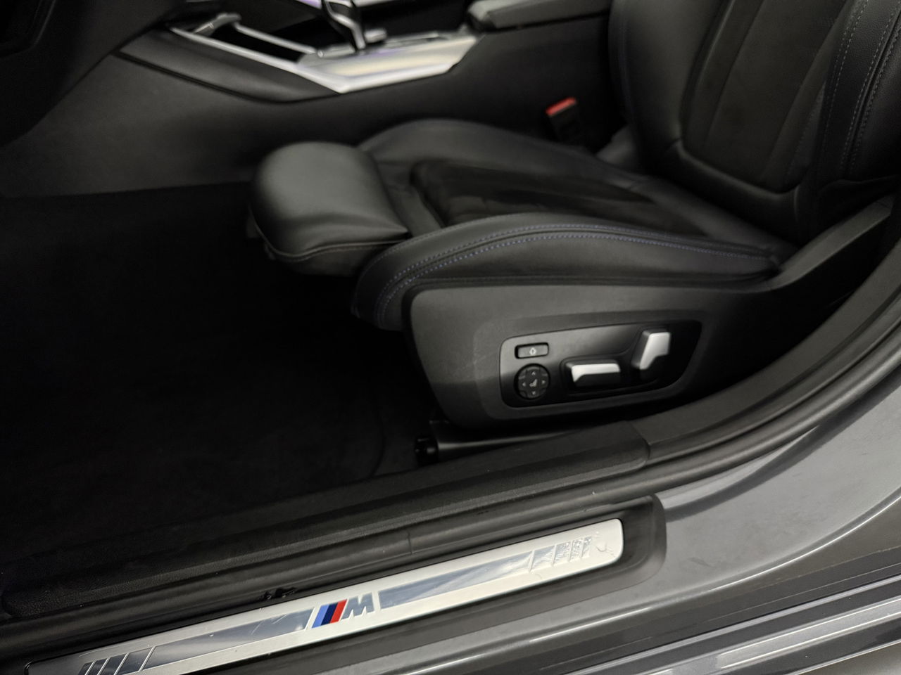 BMW 3-serie 330e xDrive Touring M-Sport 259PK | Pano | H/K | Trekh | Sfeerver. | Virtual | Carplay | LED