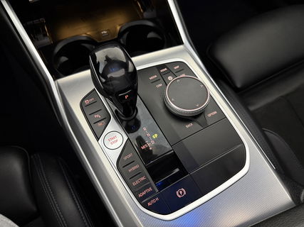 BMW 3-serie 330e xDrive Touring M-Sport 259PK | Pano | H/K | Trekh | Sfeerver. | Virtual | Carplay | LED