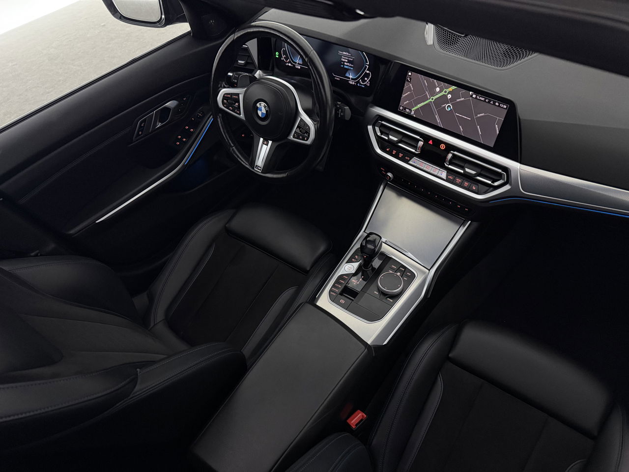 BMW 3-serie 330e xDrive Touring M-Sport 259PK | Pano | H/K | Trekh | Sfeerver. | Virtual | Carplay | LED