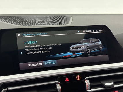BMW 3-serie 330e xDrive Touring M-Sport 259PK | Pano | H/K | Trekh | Sfeerver. | Virtual | Carplay | LED