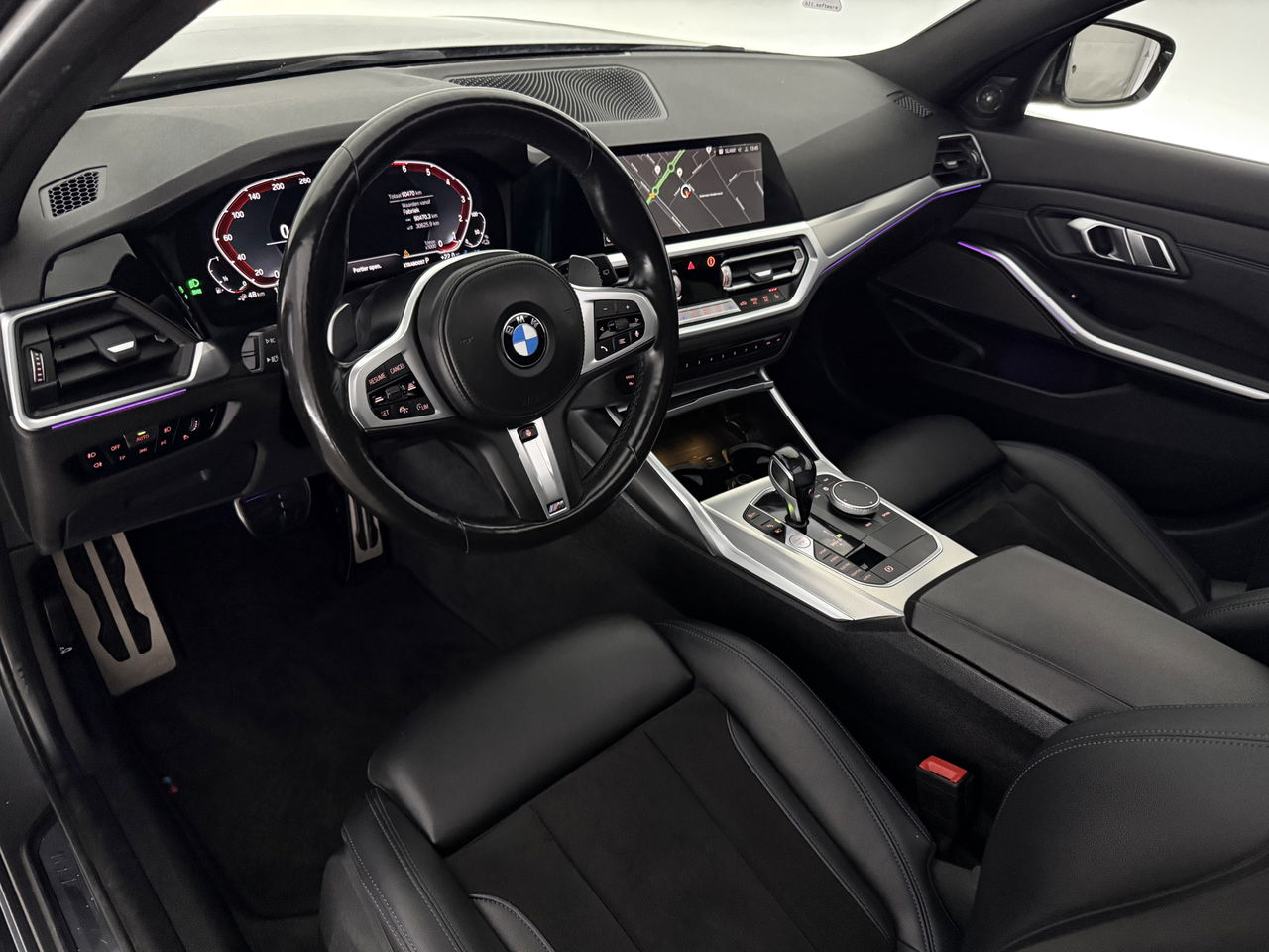 BMW 3-serie 330e xDrive Touring M-Sport 259PK | Pano | H/K | Trekh | Sfeerver. | Virtual | Carplay | LED