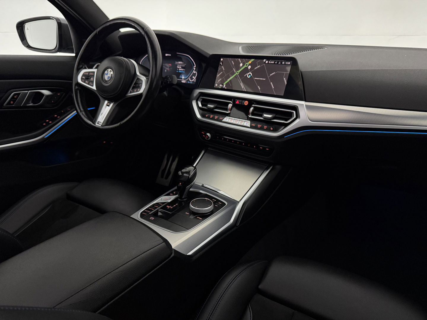 BMW 3-serie 330e xDrive Touring M-Sport 259PK | Pano | H/K | Trekh | Sfeerver. | Virtual | Carplay | LED l Adaptive l Stoelverw.