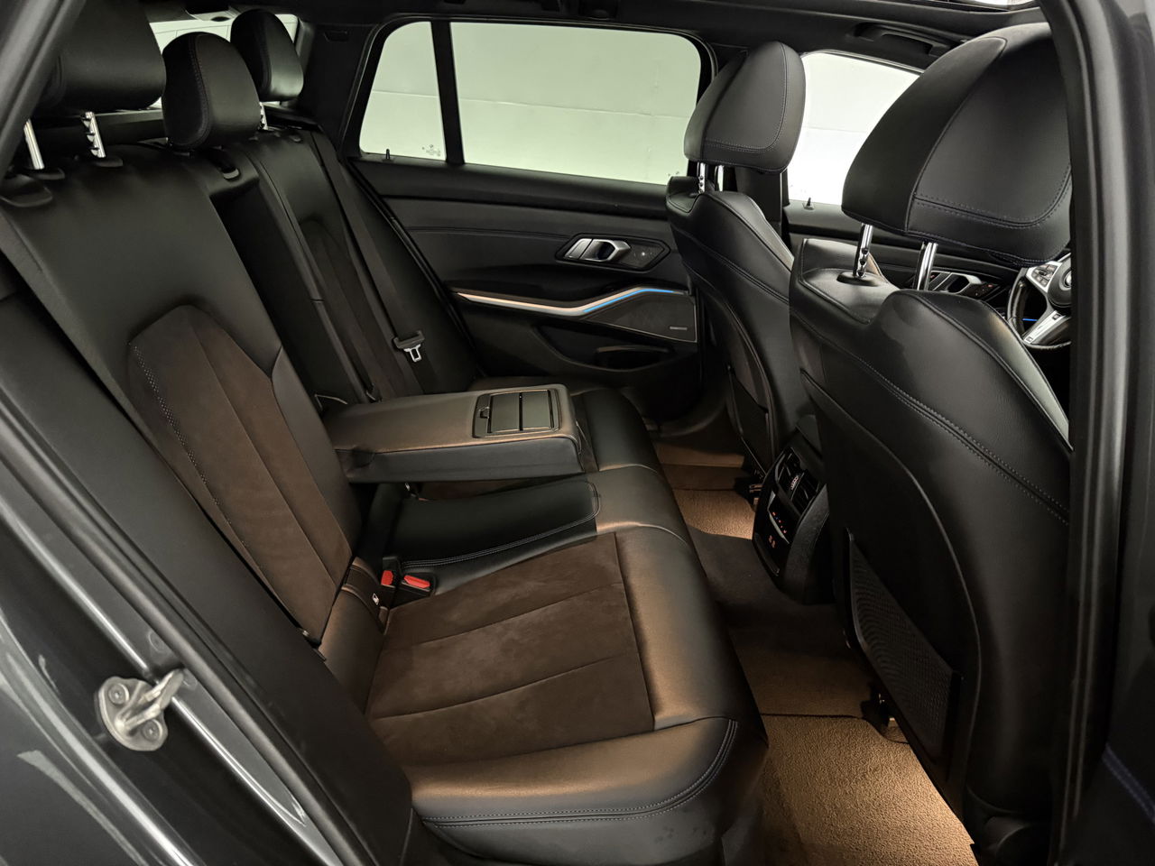 BMW 3-serie 330e xDrive Touring M-Sport 259PK | Pano | H/K | Trekh | Sfeerver. | Virtual | Carplay | LED