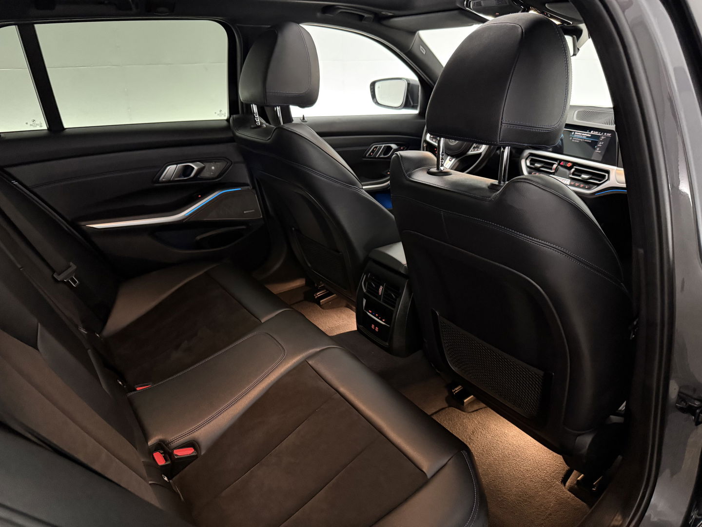 BMW 3-serie 330e xDrive Touring M-Sport 259PK | Pano | H/K | Trekh | Sfeerver. | Virtual | Carplay | LED l Adaptive l Stoelverw.