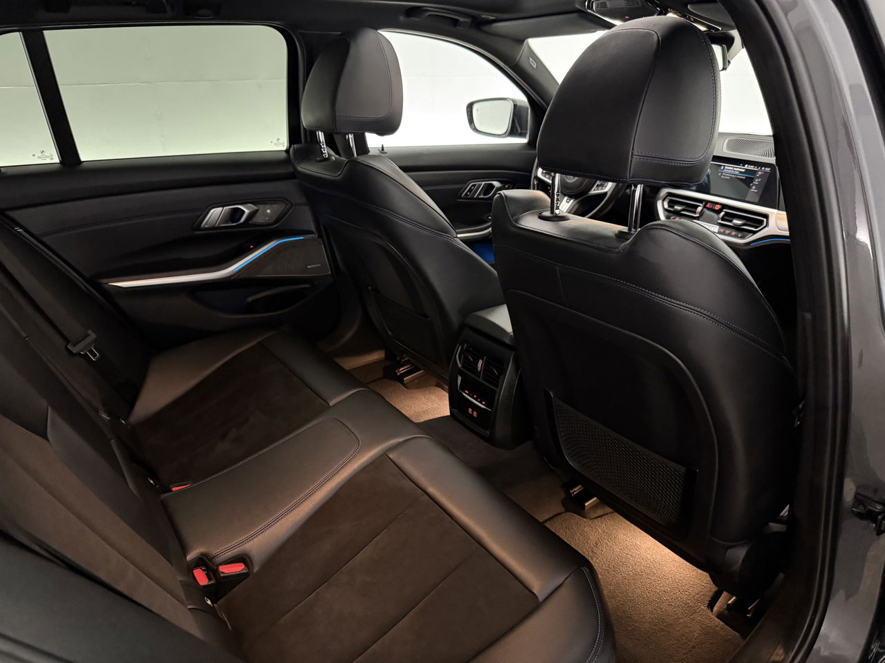 BMW 3-serie 330e xDrive Touring M-Sport 259PK | Pano | H/K | Trekh | Sfeerver. | Virtual | Carplay | LED