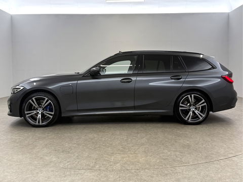 BMW 3-serie 330e xDrive Touring M-Sport 259PK | Pano | H/K | Trekh | Sfeerver. | Virtual | Carplay | LED l Adaptive l Stoelverw.