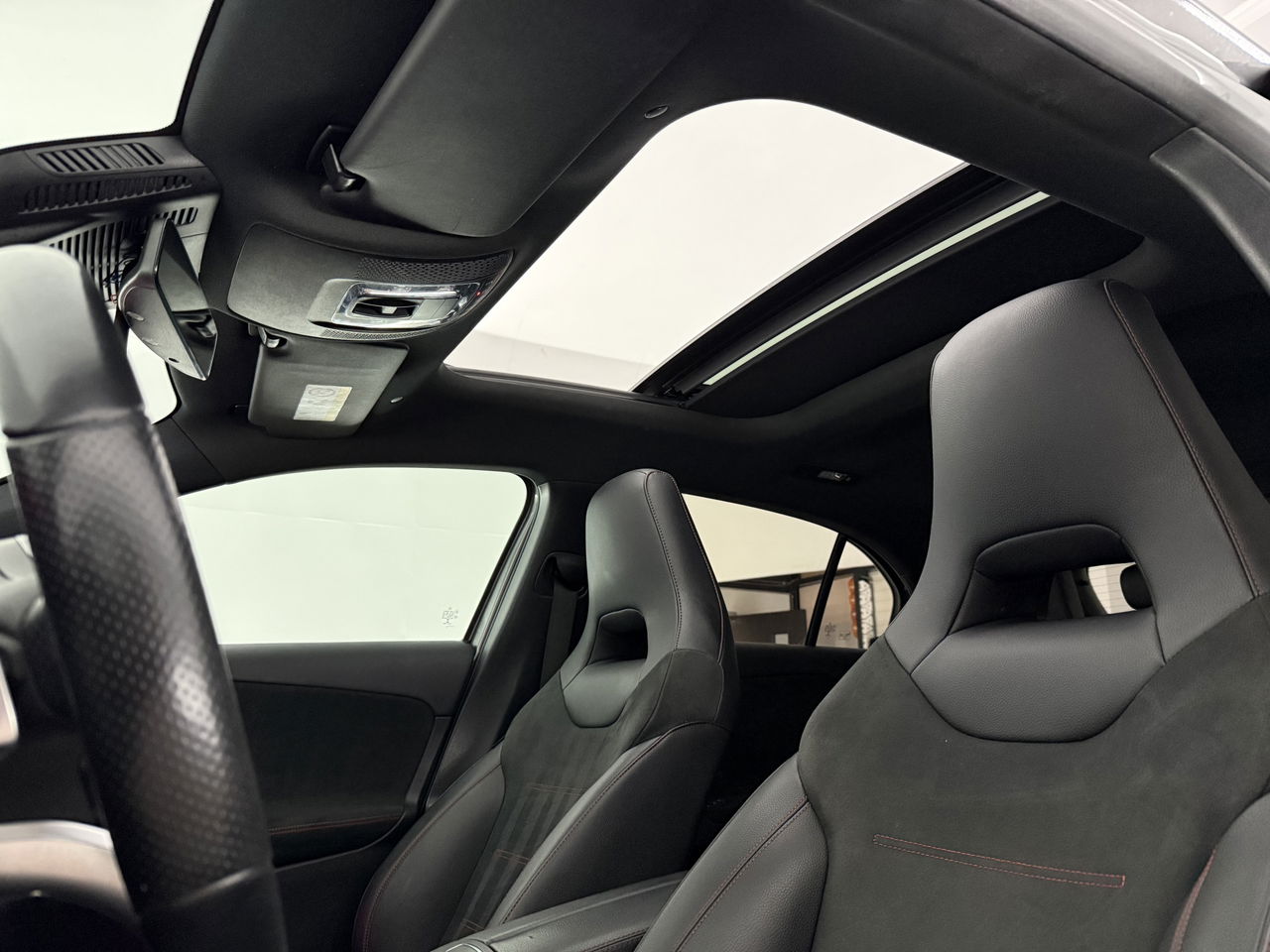 Mercedes-Benz A-Klasse 180 AMG | Pano | Virtual | Sfeerverl. | Carplay | Cruise | LED | Parkeersens.