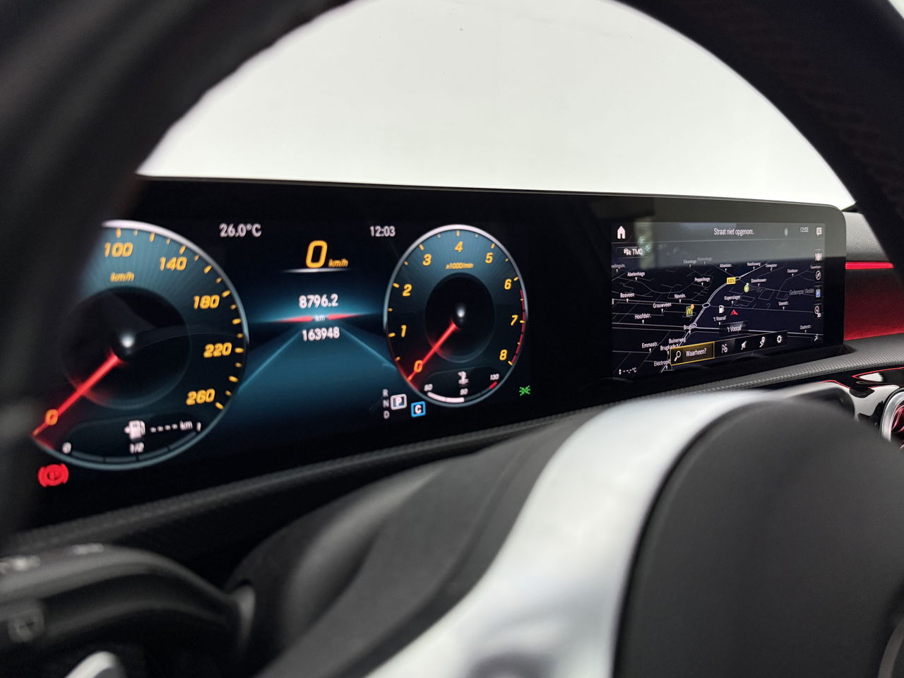 Mercedes-Benz A-Klasse 180 AMG | Pano | Virtual | Sfeerverl. | Carplay | Cruise | LED | Parkeersens.