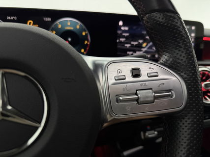 Mercedes-Benz A-Klasse 180 AMG | Pano | Virtual | Sfeerverl. | Carplay | Cruise | LED | Parkeersens.