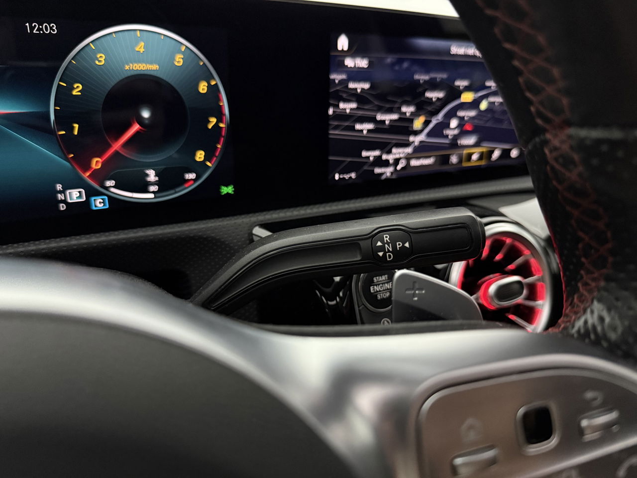 Mercedes-Benz A-Klasse 180 AMG | Pano | Virtual | Sfeerverl. | Carplay | Cruise | LED | Parkeersens.