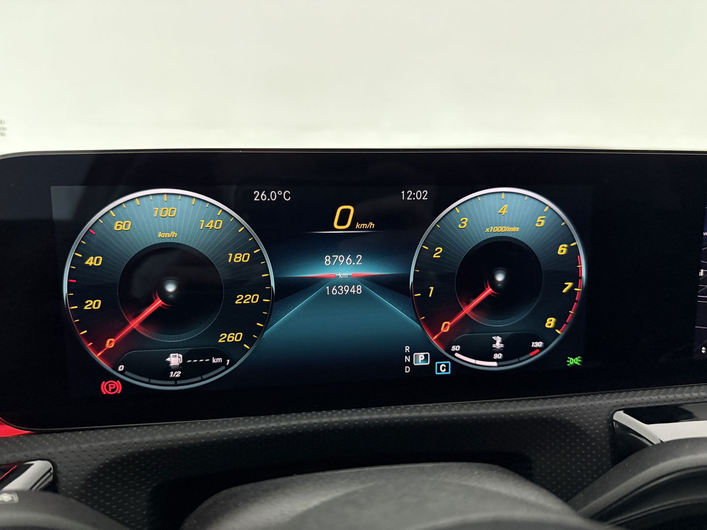 Mercedes-Benz A-Klasse 180 AMG | Pano | Virtual | Sfeerverl. | Carplay | Cruise | LED | Parkeersens. l Stoelverw.
