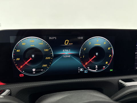 Mercedes-Benz A-Klasse 180 AMG | Pano | Virtual | Sfeerverl. | Carplay | Cruise | LED | Parkeersens. l Stoelverw.