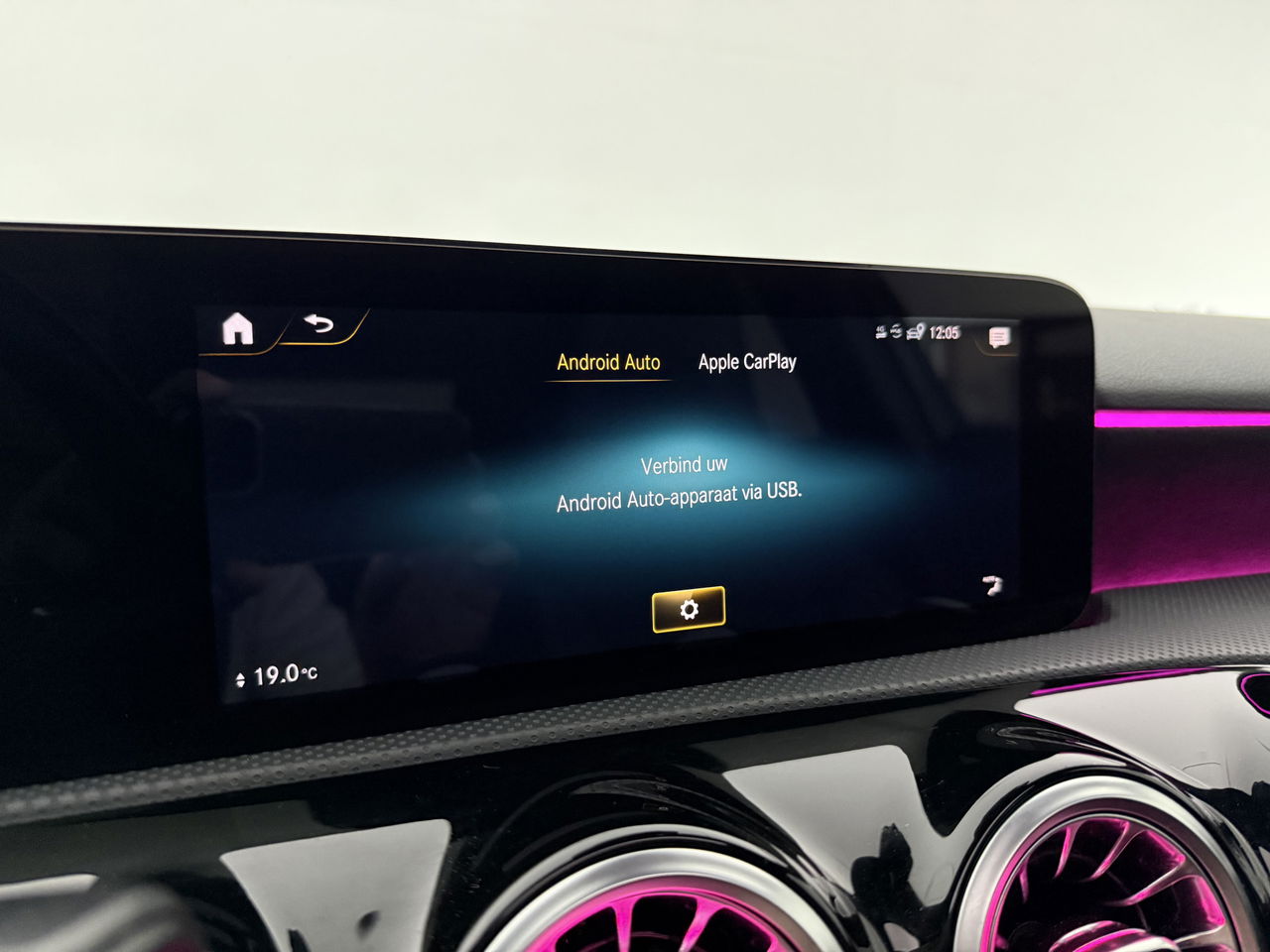 Mercedes-Benz A-Klasse 180 AMG | Pano | Virtual | Sfeerverl. | Carplay | Cruise | LED | Parkeersens.