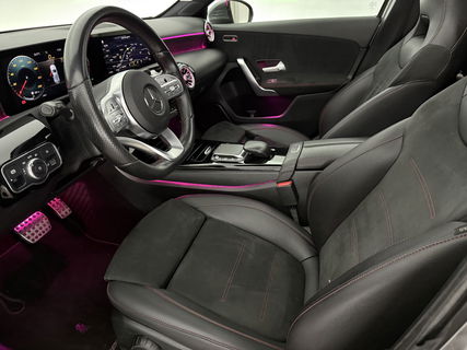 Mercedes-Benz A-Klasse 180 AMG | Pano | Virtual | Sfeerverl. | Carplay | Cruise | LED | Parkeersens.